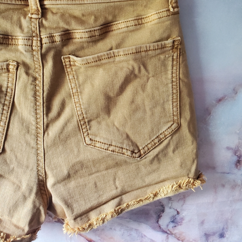 Mudd High Rise Yellow Pocket Shortsโ - Picture 5 of 5